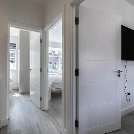 Modern Home With Driveway Parking For 2 Vehicles, Near Tottenham Hotspur Stadium, White Hart Lane Train Station London Exterior photo