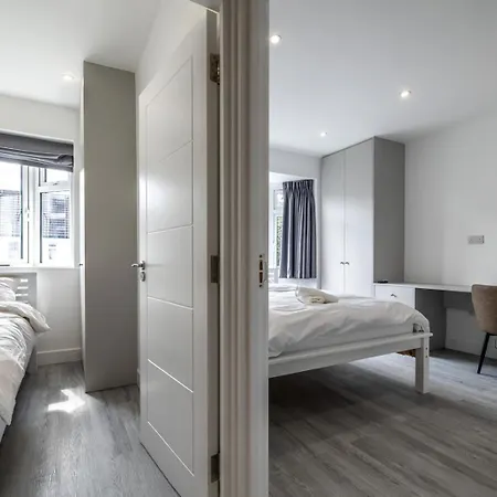 Modern Home With Driveway Parking For 2 Vehicles, Near Tottenham Hotspur Stadium, White Hart Lane Train Station London Exterior photo
