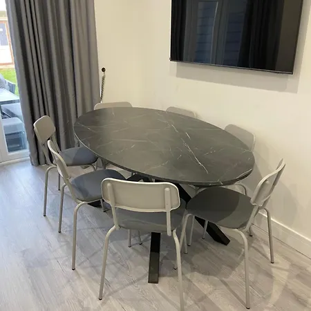 Modern Home With Driveway Parking For 2 Vehicles, Near Tottenham Hotspur Stadium, White Hart Lane Train Station London Exterior photo